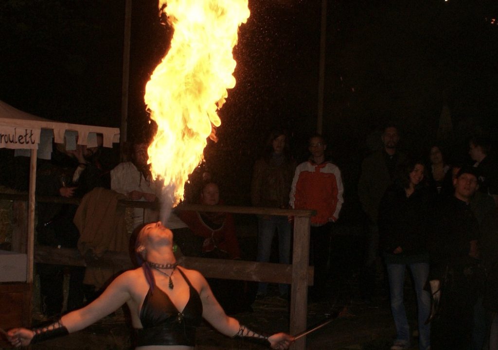 Vosges : Elle tente de cracher du feu et se brûle grièvement lors d’une soirée entre amis