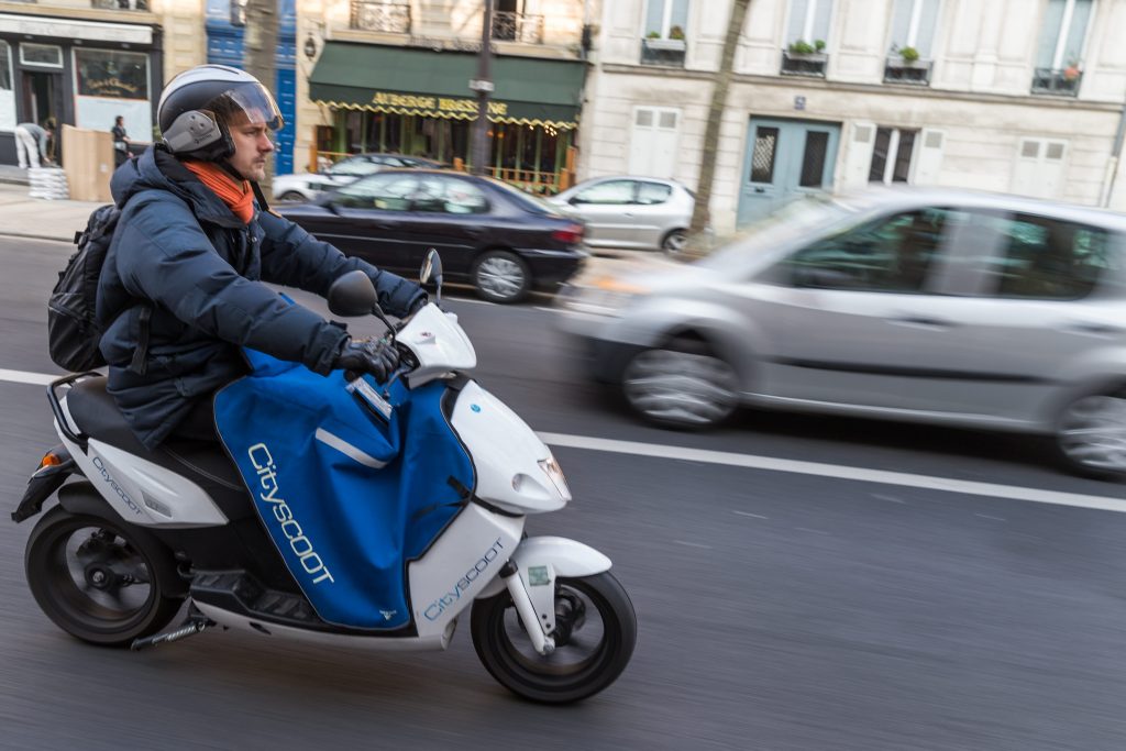 Paris : Des câbles de frein sectionnés sur des scooters en libre-service