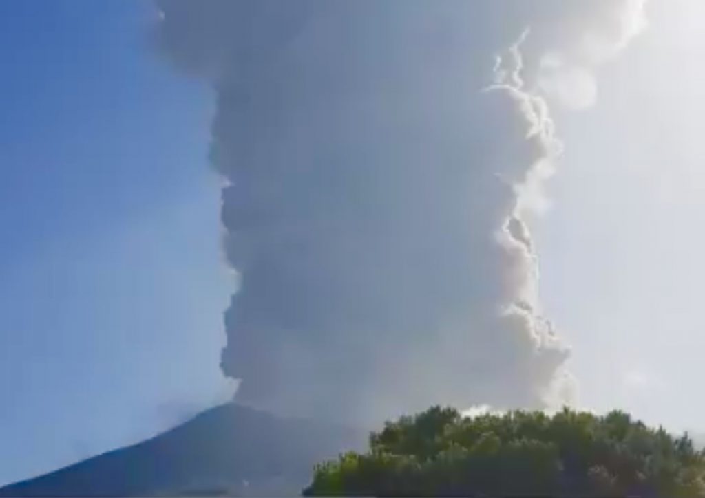 Italie : La puissante éruption du Stromboli fait un mort et crée la panique