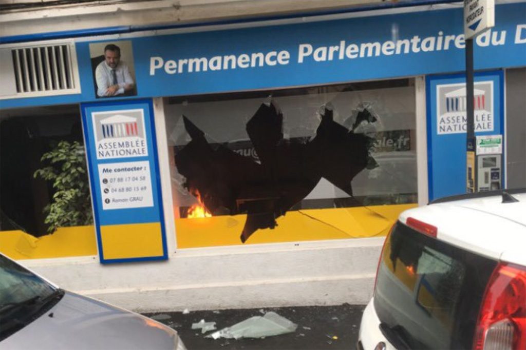 Perpignan : La permanence d’un député LREM saccagée en marge d'une manifestation de Gilets jaunes