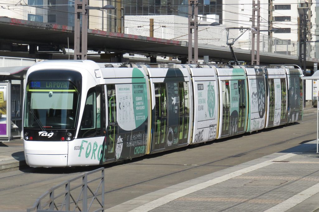 Grenoble : Il s'accroche à l'arrière du tramway pour voyager et explique ne plus supporter «la populace»