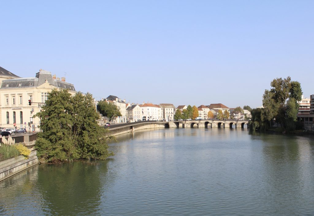 Seine-et-Marne : Il se taille les veines et saute dans la Marne, les policiers le sauvent