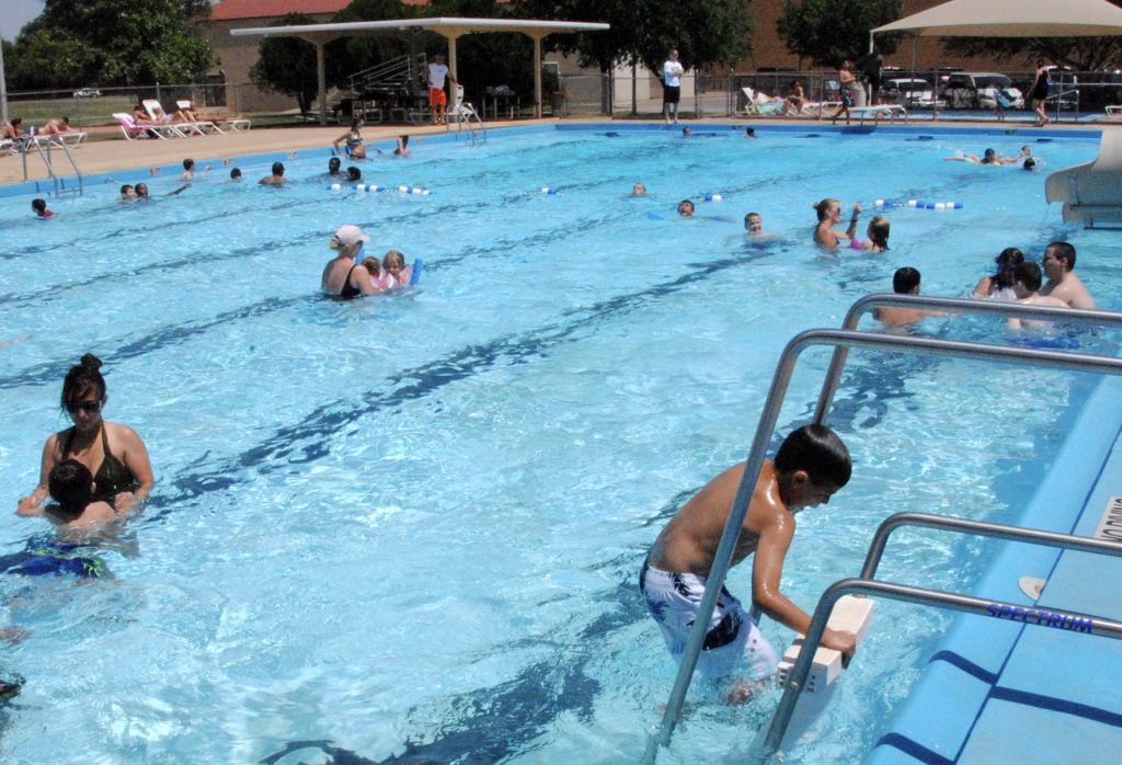 Montbéliard : Ils saccagent la piscine de plein air, molestent et jettent à l'eau les employés