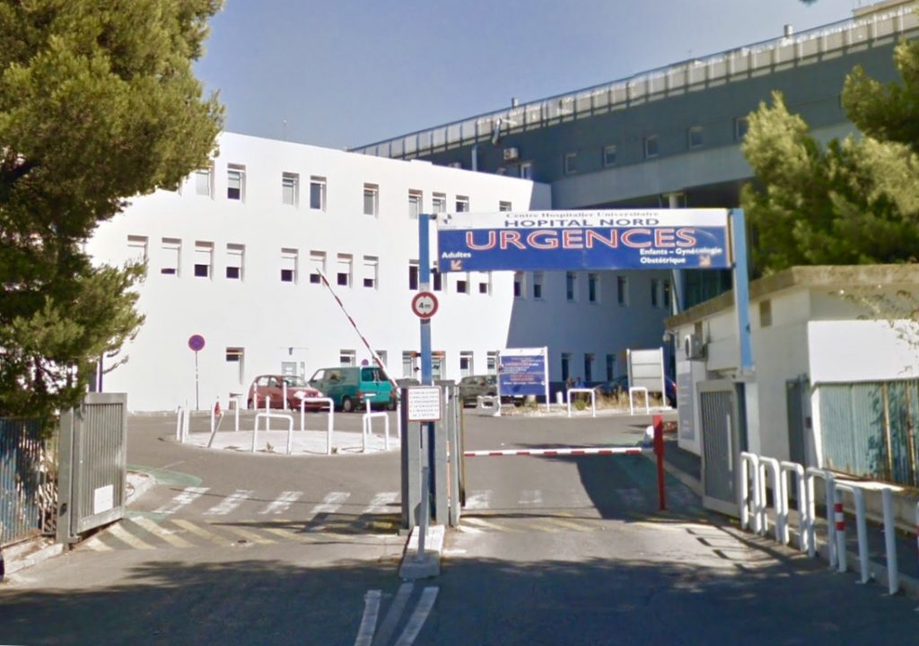 Marseille : 2 hommes blessés, l'un très gravement, se présentent à l'hôpital avec leur voiture criblée de balles