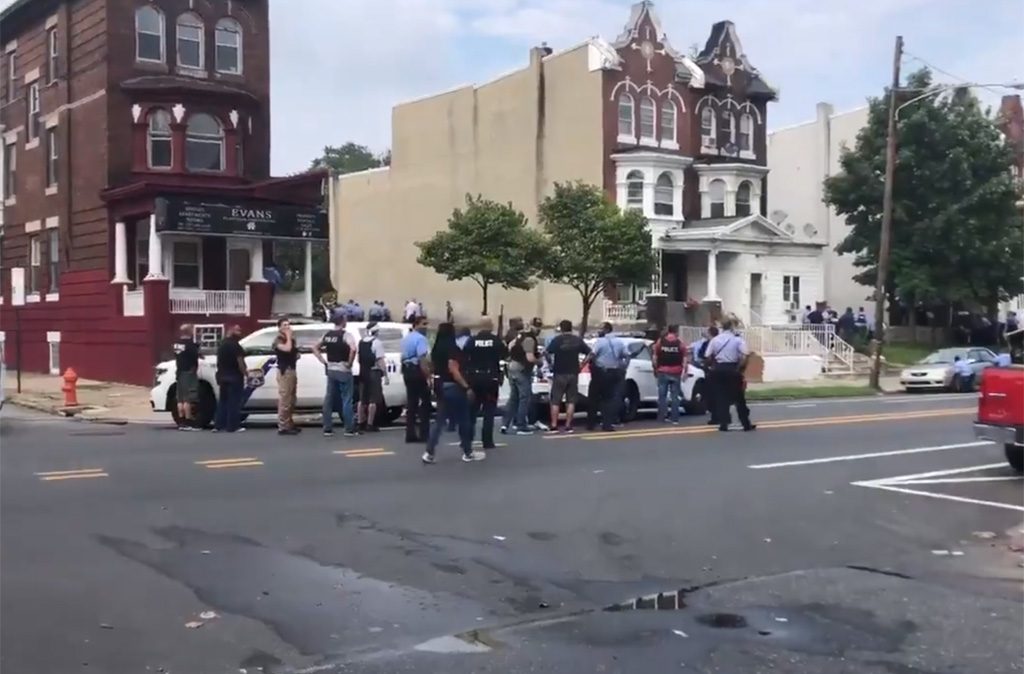 États-Unis : 6 policiers blessés par balle lors d'une intervention à Philadelphie, un homme arrêté