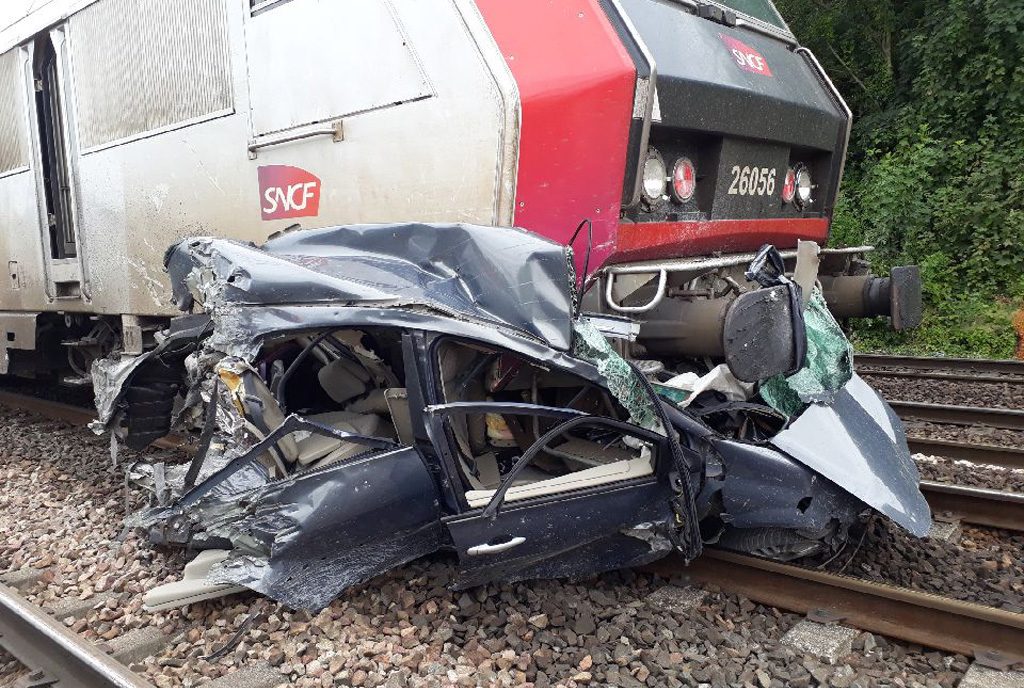 Essonne : Un train percute une voiture arrêtée en pleine voie sur la ligne du RER D