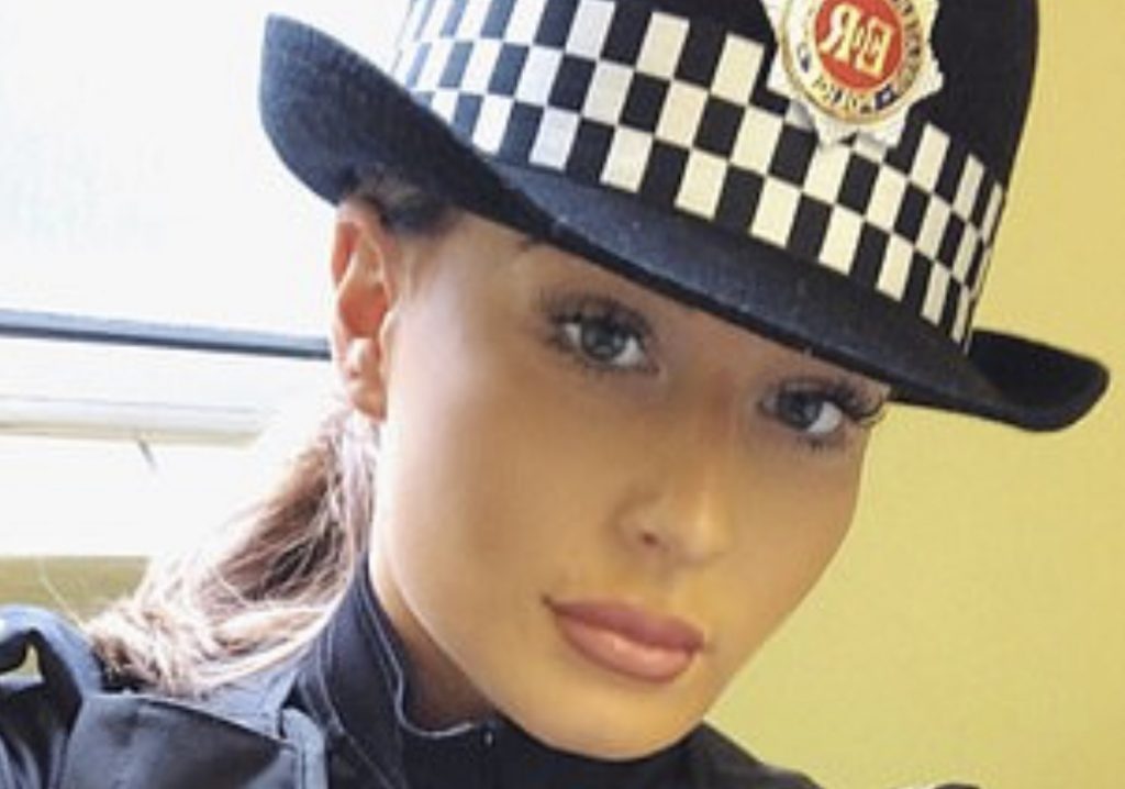 Royaume-Uni : Harcelée, une policière héroïque a été contrainte de quitter les réseaux sociaux
