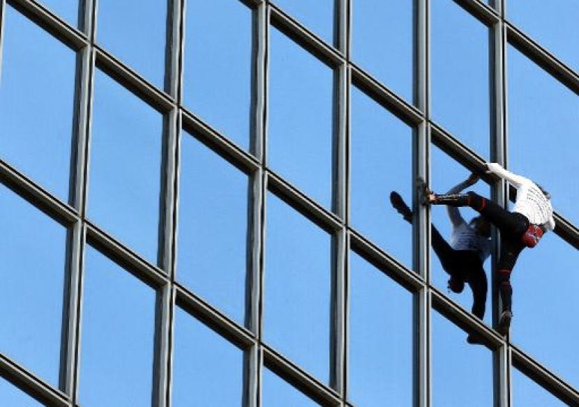 Le «Spiderman français» interpellé après l'escalade d'une tour de 154 mètres de haut