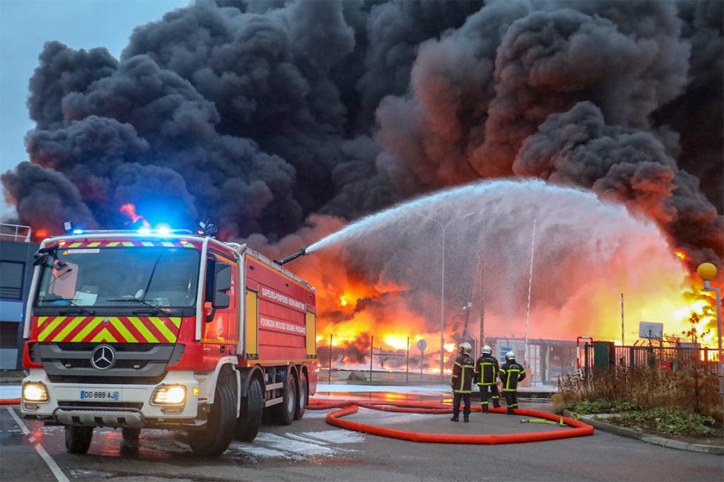 Incendie de l'usine Lubrizol : la société mise en examen pour des dégâts environnementaux