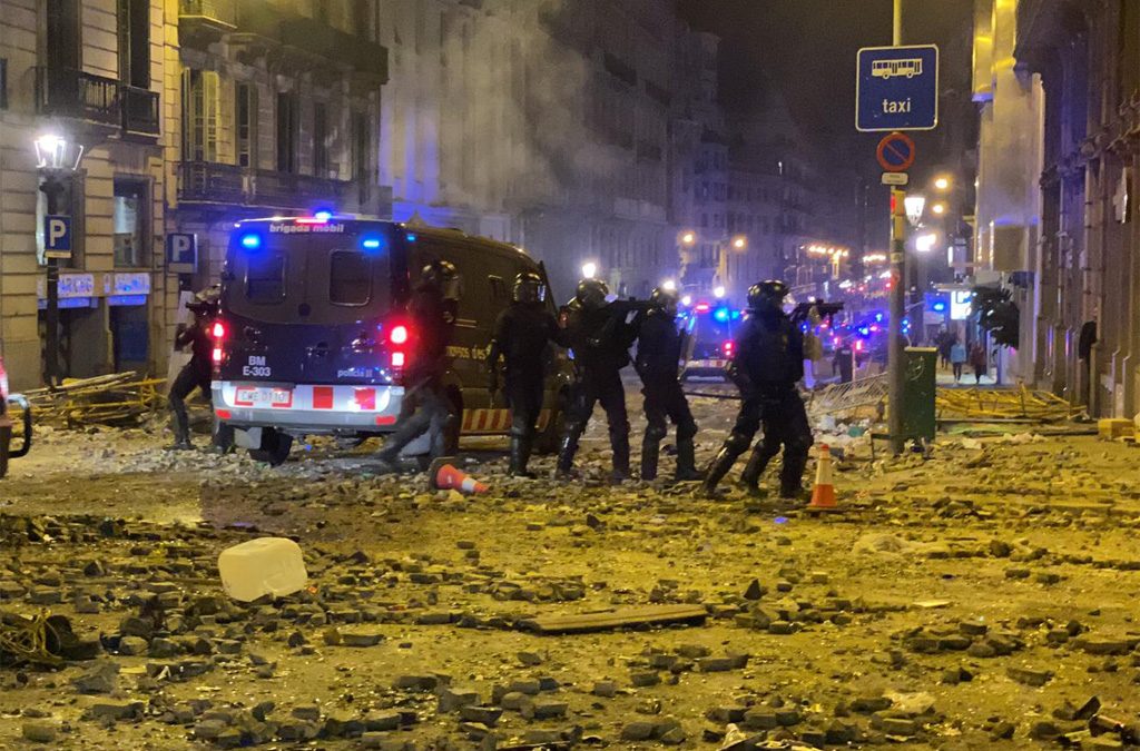 Nouvelle nuit de violences urbaines à Barcelone, 182 personnes blessées
