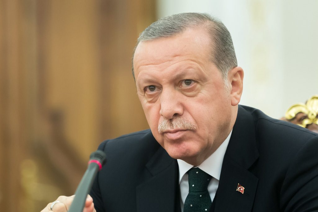 Offensive turque en Syrie : Erdogan menace l'Europe d'un flux de migrants en réponse aux critiques