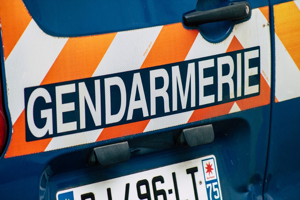 Morbihan : 2 véhicules de gendarmerie incendiés dans la caserne de Nivillac