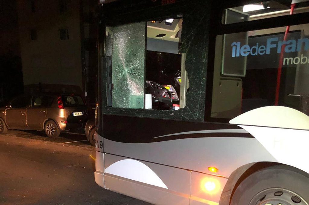 Val-de-Marne : 2 bus attaqués par une vingtaine d'individus à Limeil