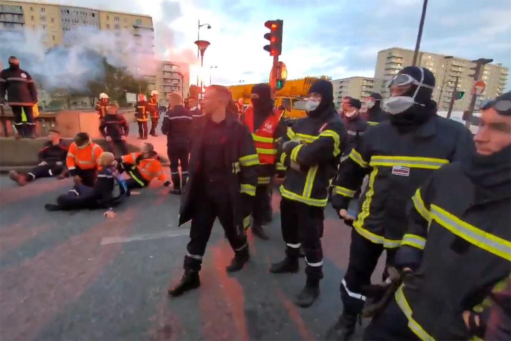 Colère et incidents durant la manifestation des pompiers à Paris