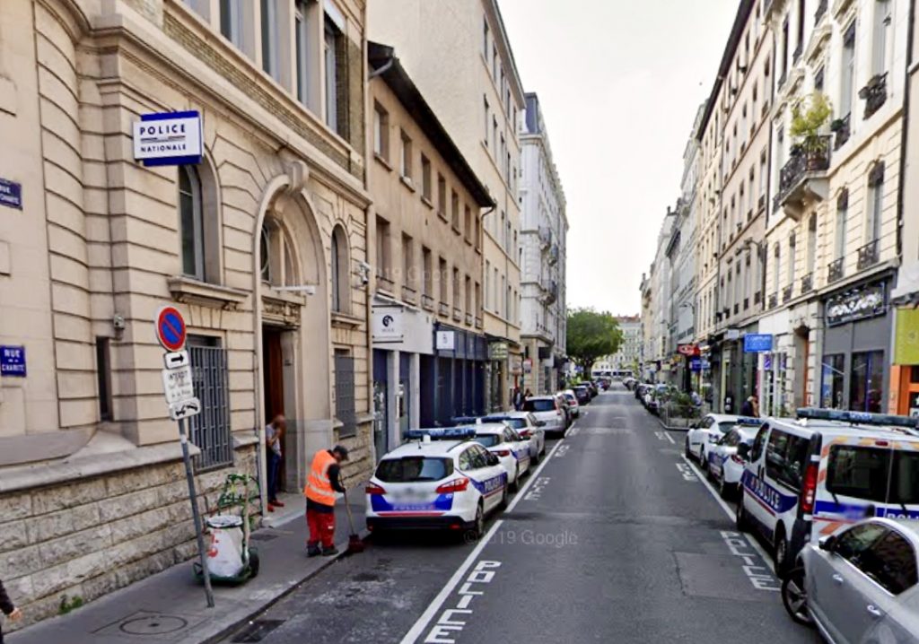 Lyon : Une femme accouche d’une fillette devant le commissariat du 2ème arrondissement
