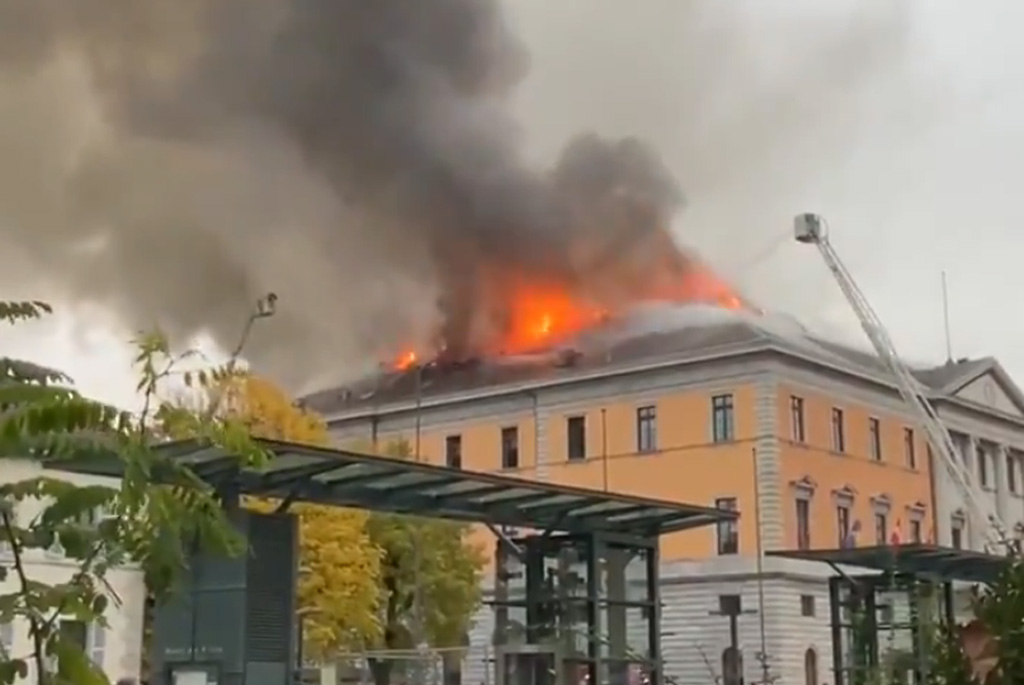 Annecy : Un violent incendie ravage la mairie