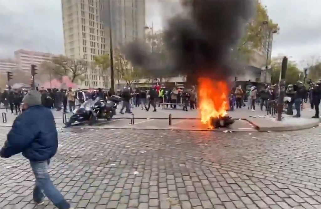 Policiers attaqués dans une laverie à Paris : l'un des assaillants condamné à 1 an de prison et écroué
