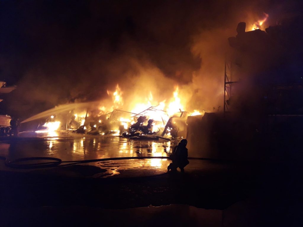 Marseille : Un violent incendie détruit une quarantaine de bateaux