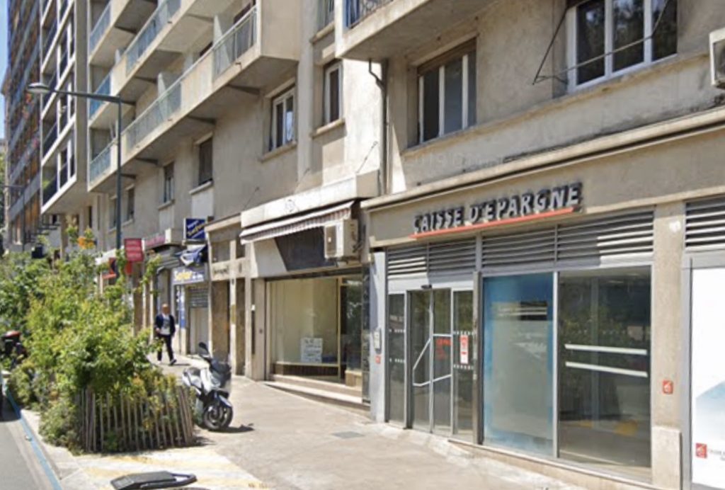 Marseille : Elle asperge son banquier de liquide inflammable et menace de le brûler