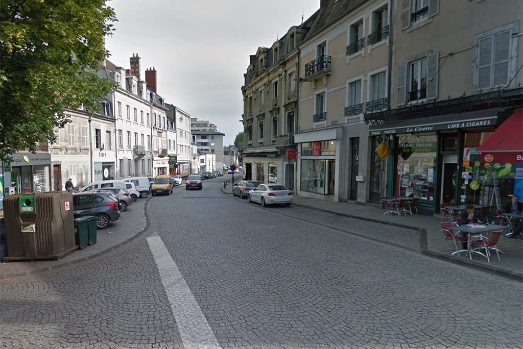 Bourges : Percutés par une voiture devant une boîte de nuit, 2 hommes sont gravement blessés