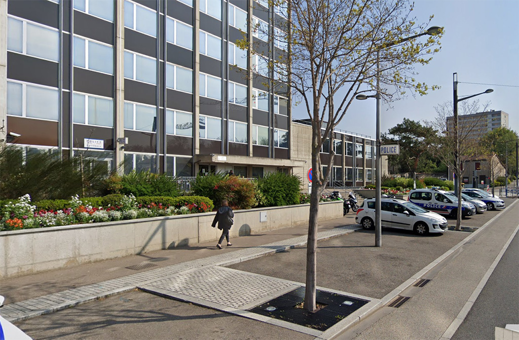 Lyon : Un homme dégrade 9 voitures de police devant deux commissariats