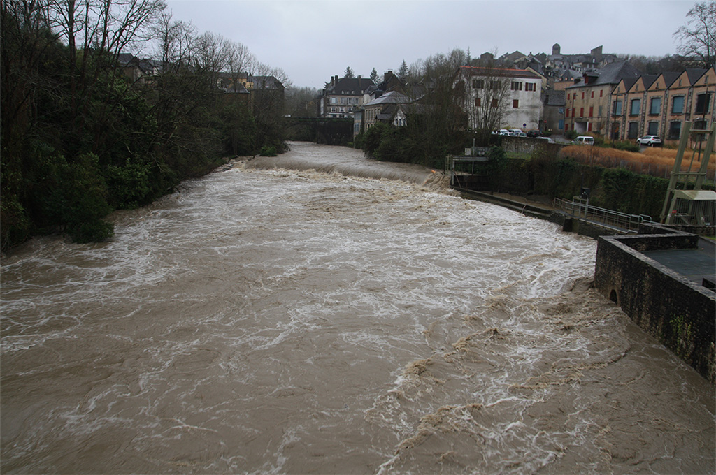 Les Pyrénées-Atlantiques placées en vigilance rouge inondations, 10 départements en vigilance orange