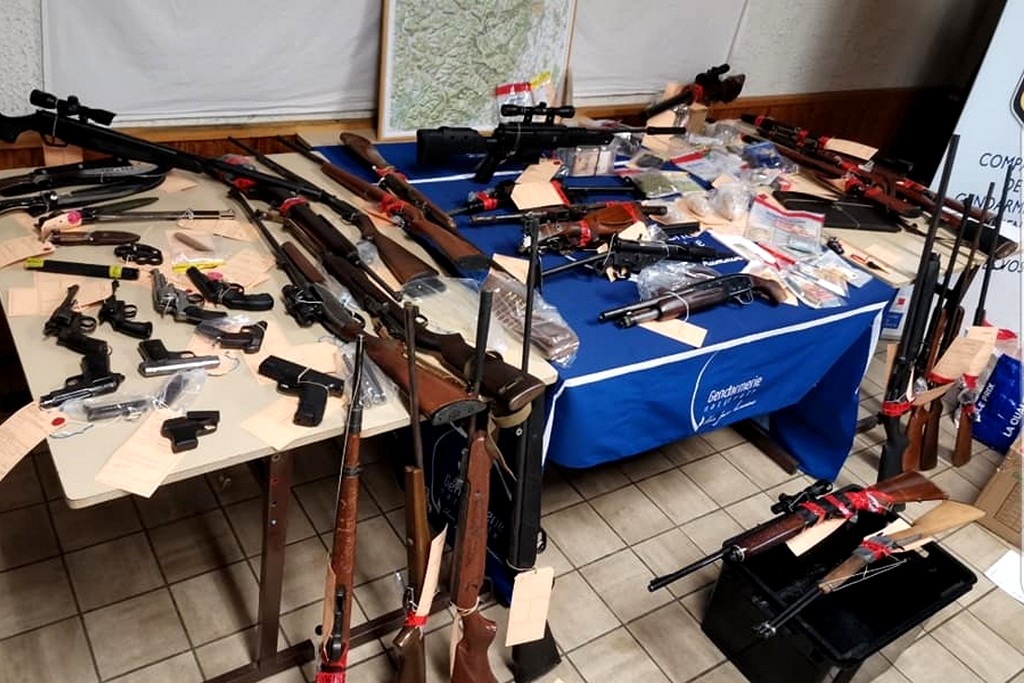 Vosges : 7 personnes interpellées par les gendarmes, de la drogue et des armes saisies