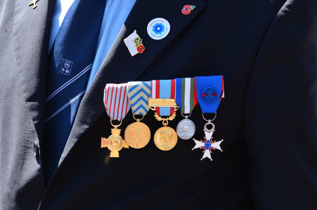 Côtes-d’Armor : Des médailles volées sur le corps d’un ancien combattant dans un funérarium