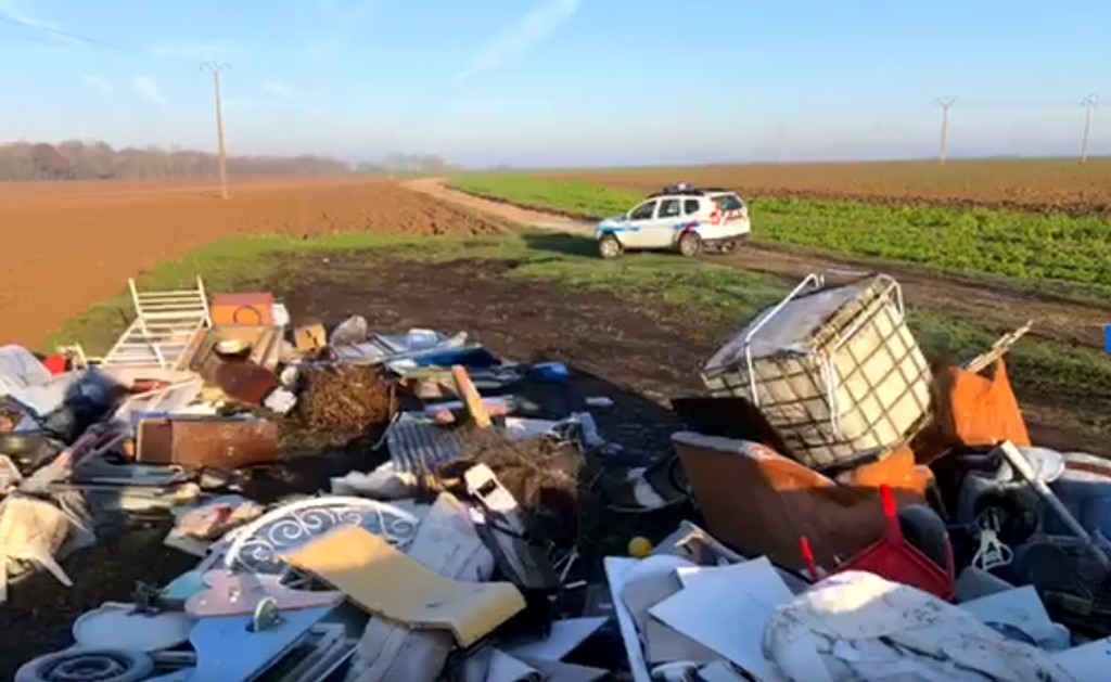 Oise : VIDÉO. Il jette 10 tonnes d’ordures dans la nature, le maire les fait ramasser et déposer devant chez lui