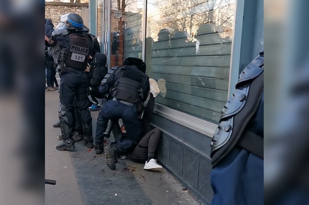 Paris : Interpellé pour violences, il aurait craché du sang au visage du policier, affirmant avoir le sida