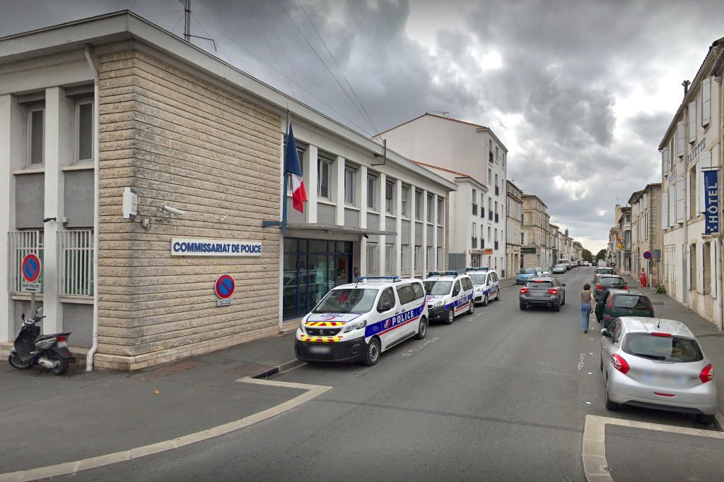 Charente-Maritime : Ivre, un chauffard fonce délibérément sur le commissariat de police