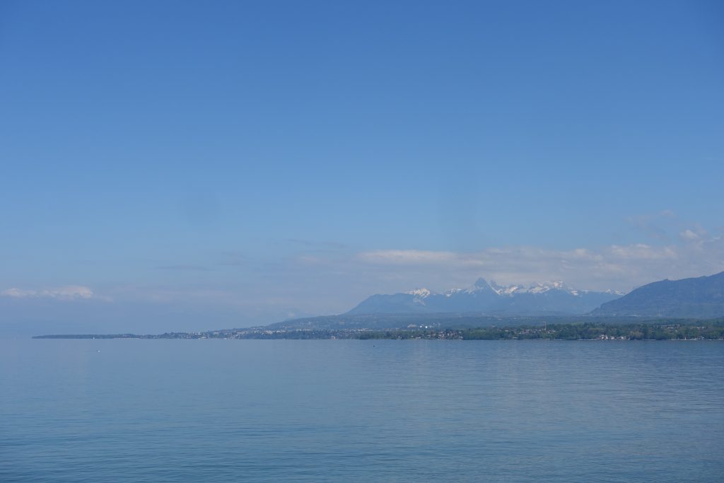 Haute-Savoie : Le corps d’une femme retrouvé à moitié immergé au bord du lac Léman
