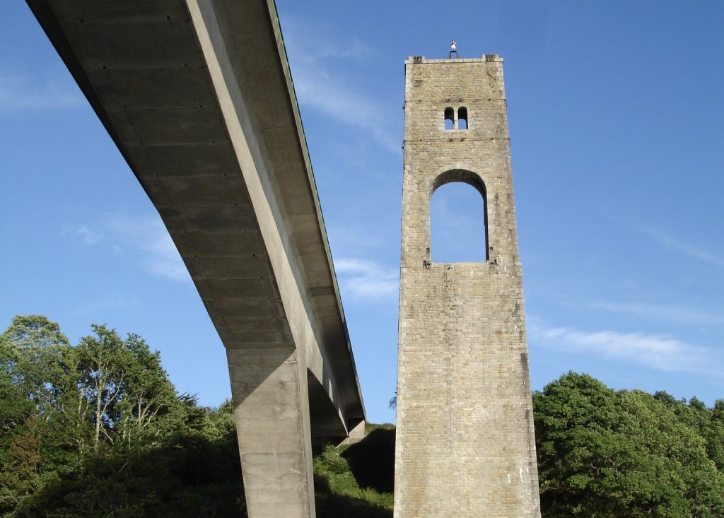 Morbihan : Une ado de 15 ans se jette d’un pont de 27 mètres de hauteur