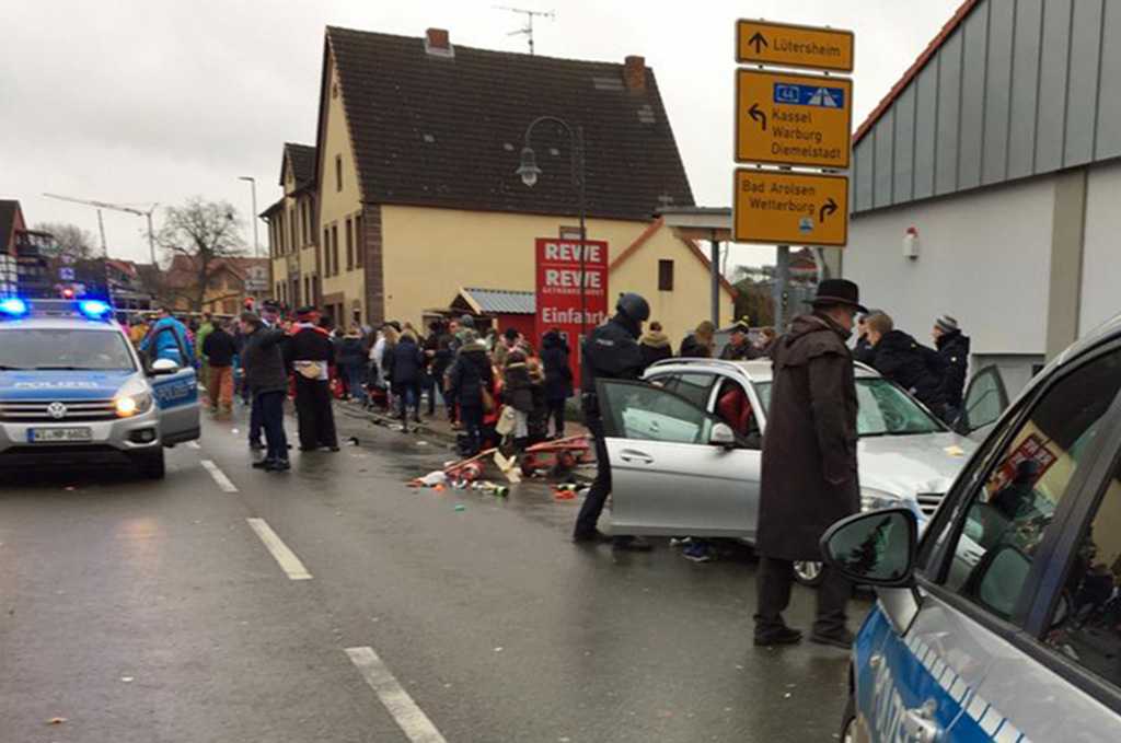 Allemagne : Une voiture a foncé dans la foule d'un carnaval à Volkmarsen, au moins 30 blessés