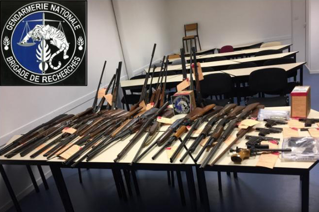 Dordogne : Les gendarmes découvrent 40 armes et des munitions détenues illégalement par un particulier