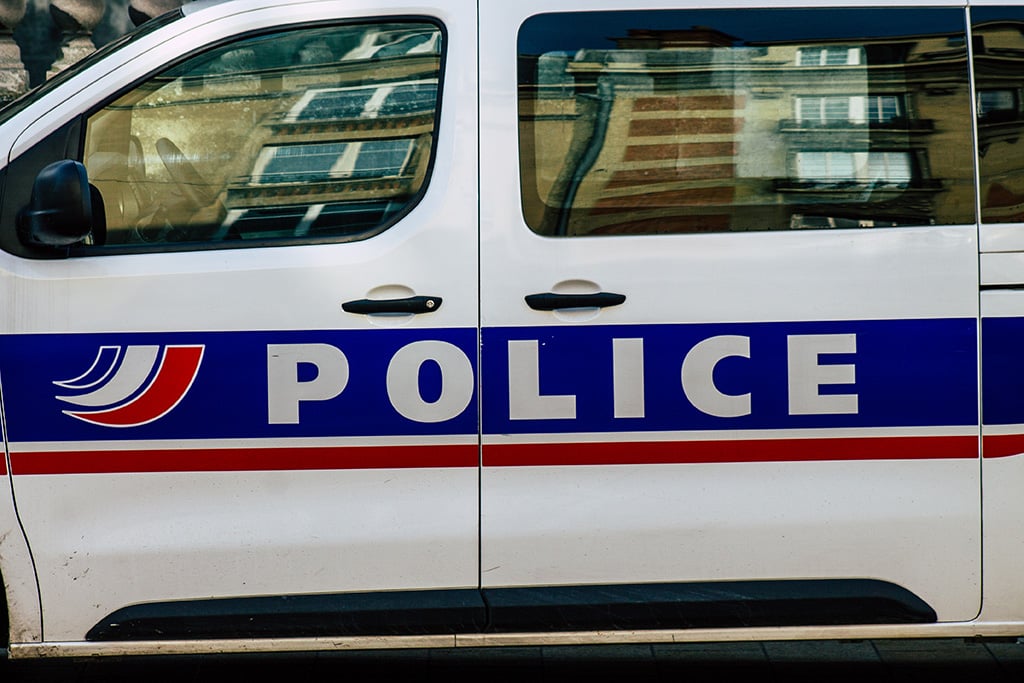 Valence : Drogué sur un deux-roues, un ado de 14 ans percute une voiture de police