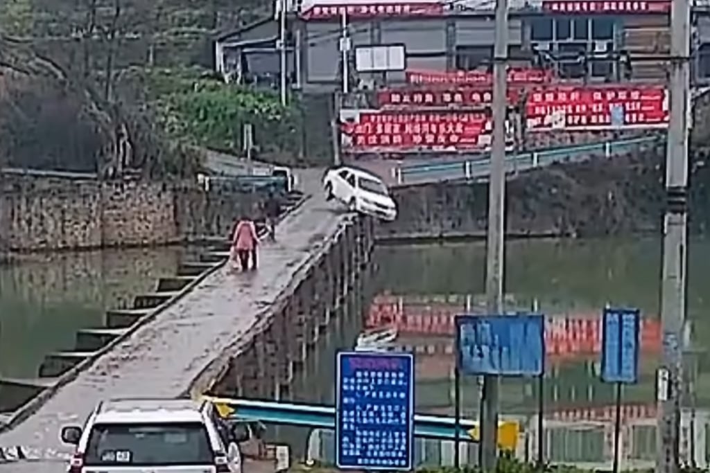 Chine : VIDÉO. Il obtient son permis de conduire, prend la route et tombe dans une rivière 10 minutes plus tard