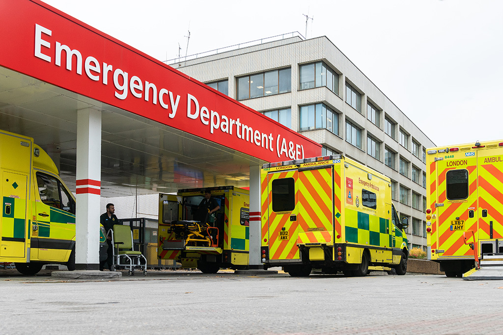 Coronavirus : 870 décès supplémentaires dans les hôpitaux au Royaume-Uni en 24h, le bilan passe à 13 828 morts