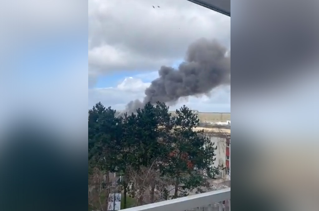 Explosion et incendie à l’usine Saipol classée Seveso, près de Rouen : les pompiers en cours d'intervention