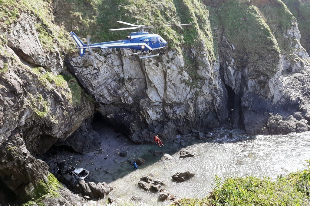 Finistère : Un homme retrouvé mort dans sa voiture, 30 mètres en contrebas d’une falaise