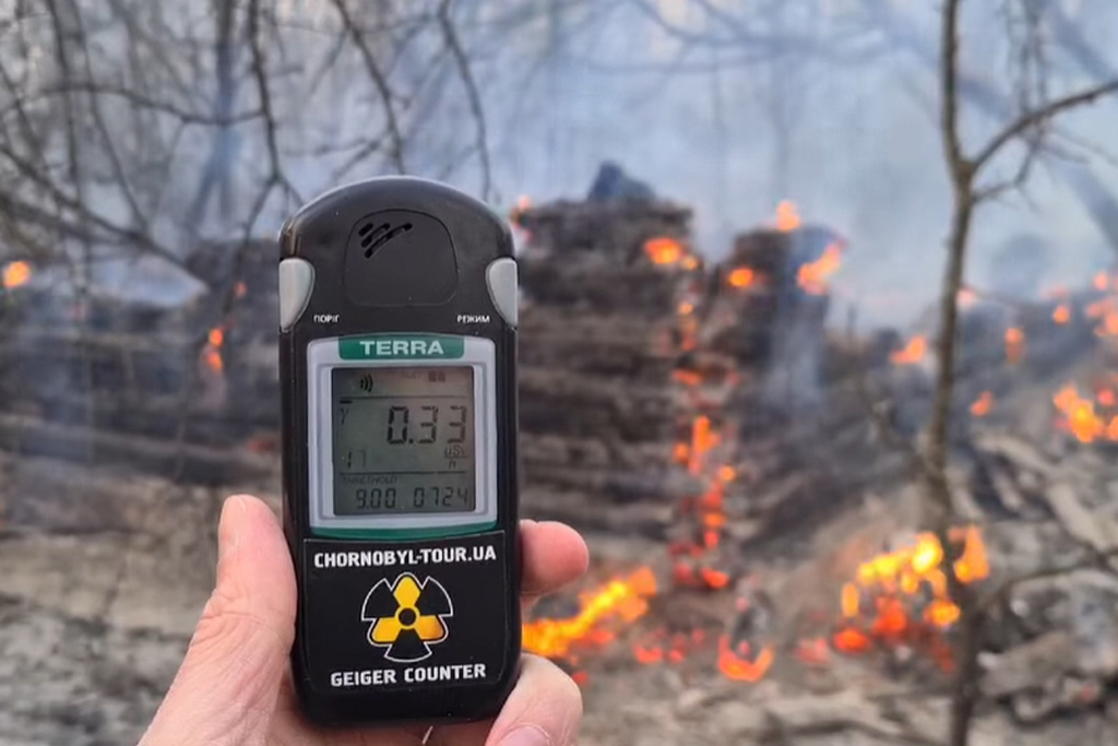 Tchernobyl : Un gigantesque incendie est «à 1,5 km» du réacteur nucléaire sous sarcophage, selon Greenpeace