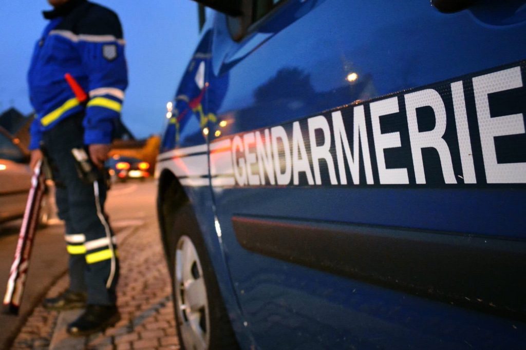 Doubs : Sans permis, un chauffard blesse 2 gendarmes en leur fonçant dessus à 5 reprises pour fuir