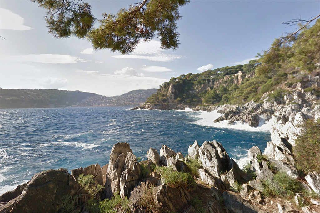 Côte d'Azur : Une adolescente de 17 ans emportée par une vague meurt noyée