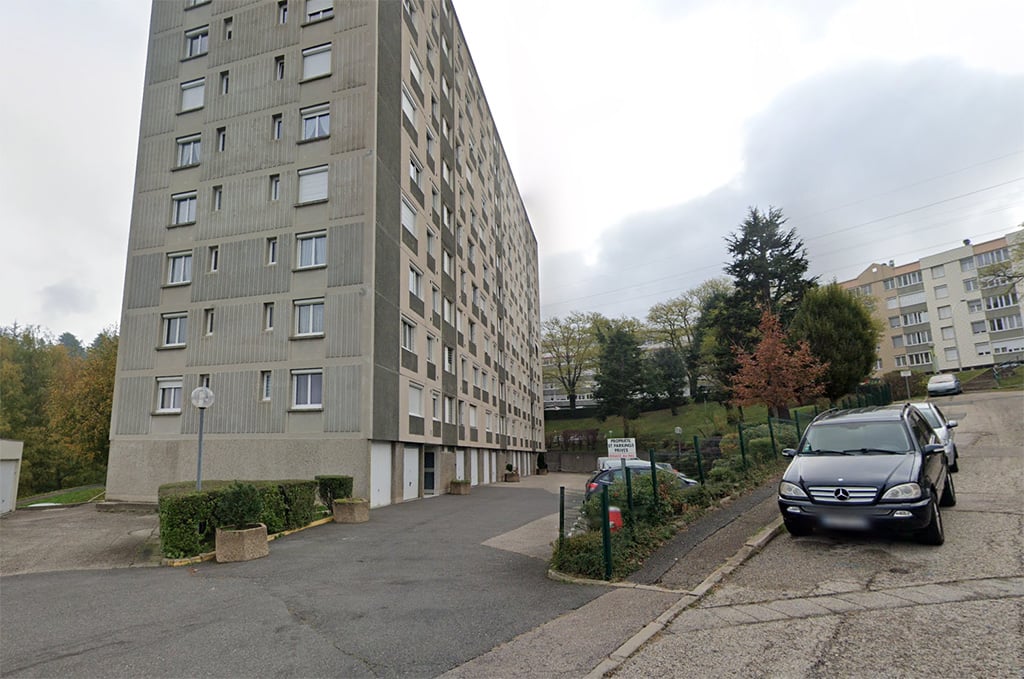 Loire : Un homme de 22 ans poignardé à mort après un conflit de voisinage à Firminy