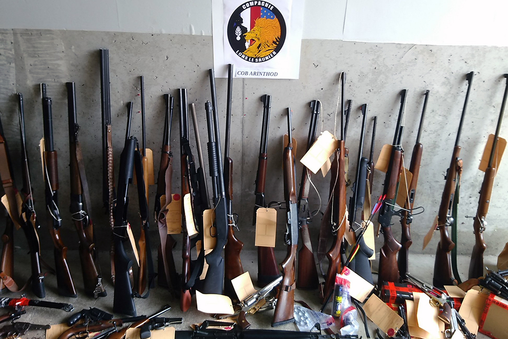 Jura : Accueillis par un homme armé d'un fusil, les gendarmes découvrent un arsenal à son domicile