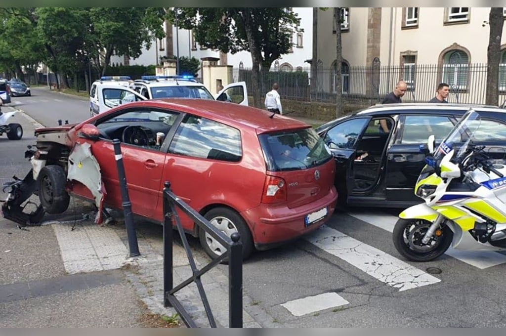 Mulhouse : Au volant à 16 ans, il refuse le contrôle et percute volontairement 3 véhicules de police