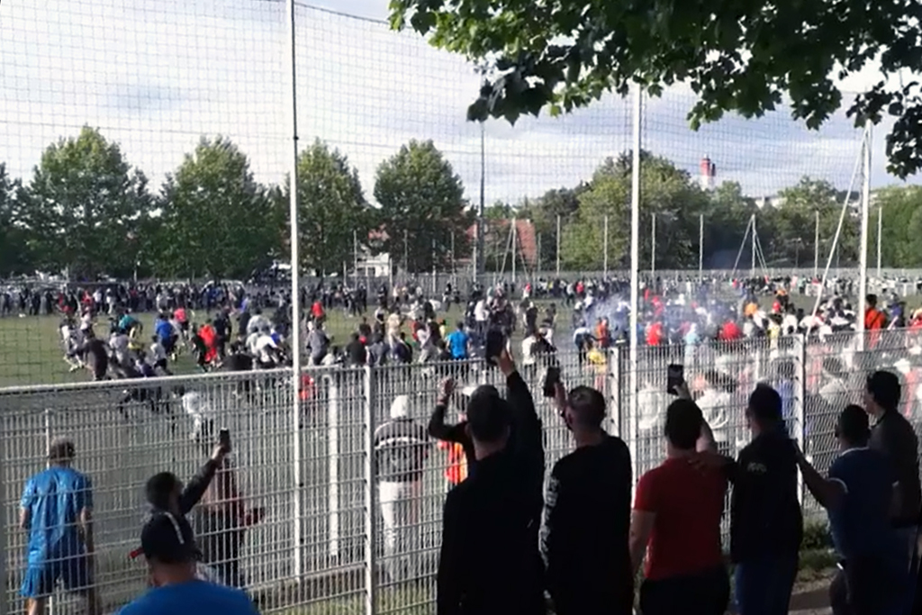 Strasbourg : Malgré l'interdiction, près de 400 personnes réunies pour un match de football inter-quartiers