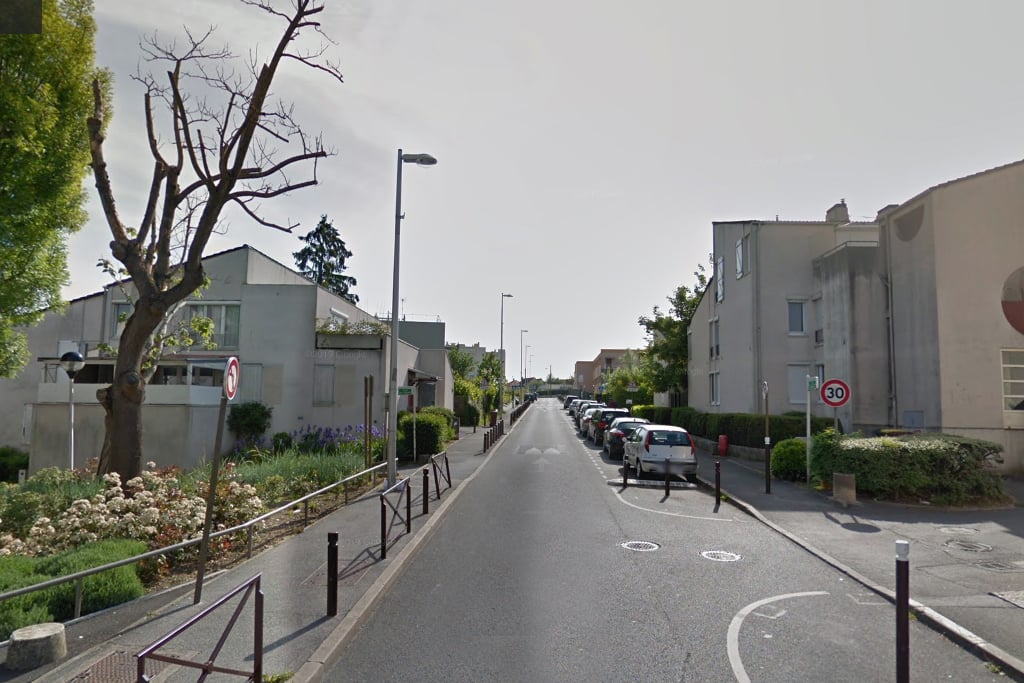 Seine-et-Marne : Menacée par son père armé d'un marteau, elle se défenestre et blesse un policier
