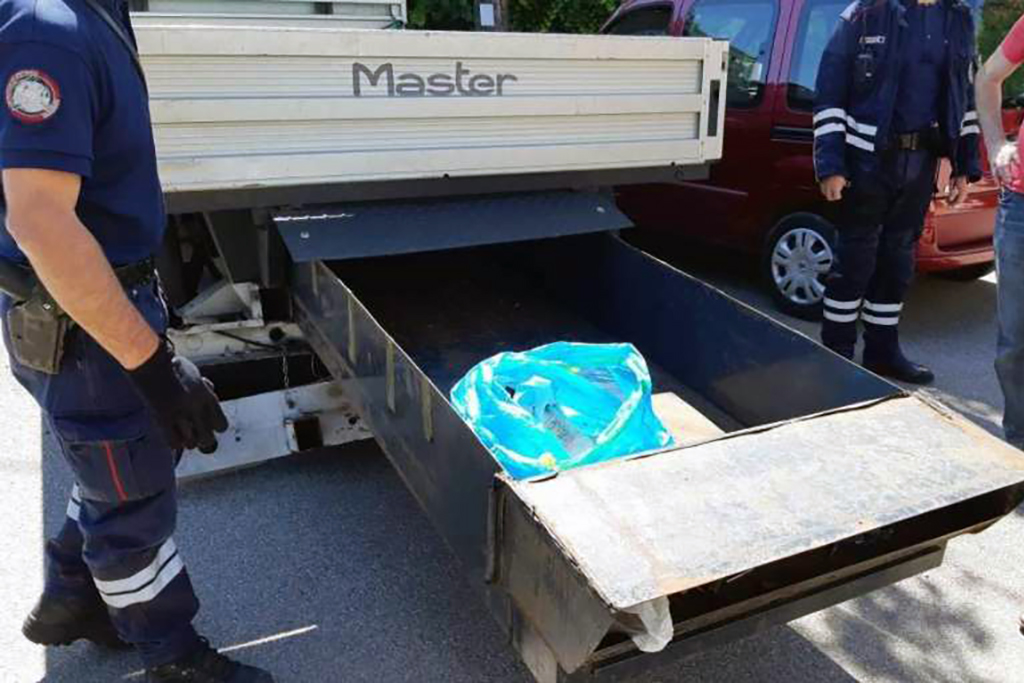 Aude : 300 000 € en espèces saisis par la douane dans une cache aménagée sur un camion benne
