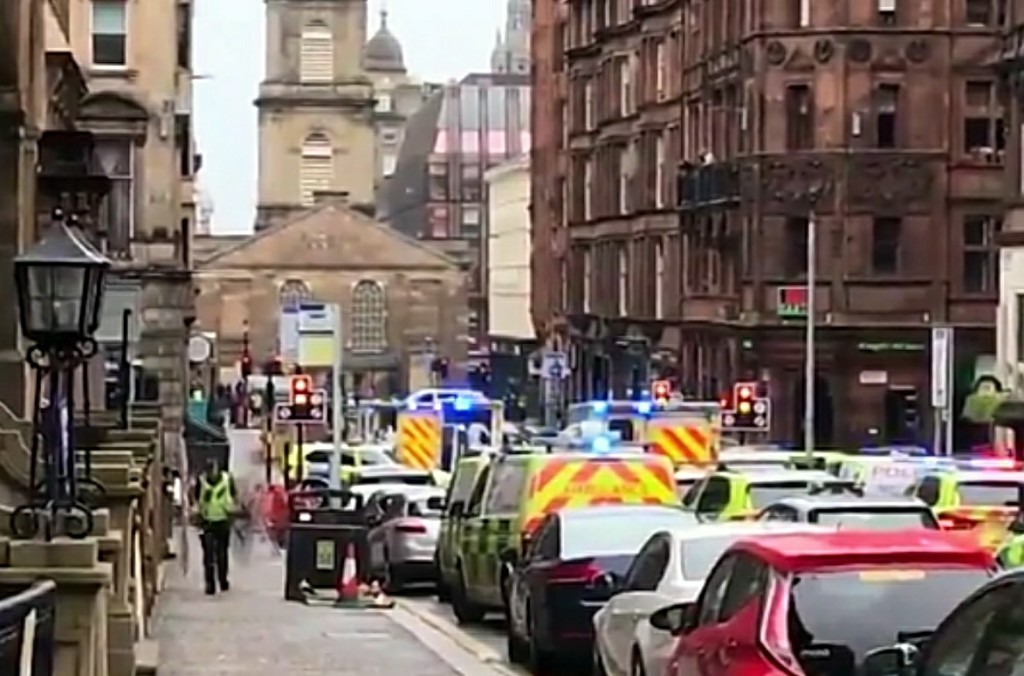 Attaque au couteau à Glasgow : au moins 6 blessés dont un policier grièvement touché, l'assaillant abattu